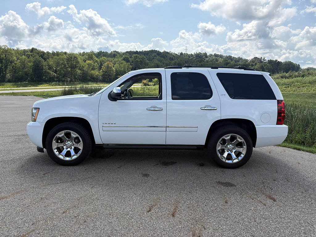 Used 2010 Chevrolet Tahoe LTZ RWD image 2