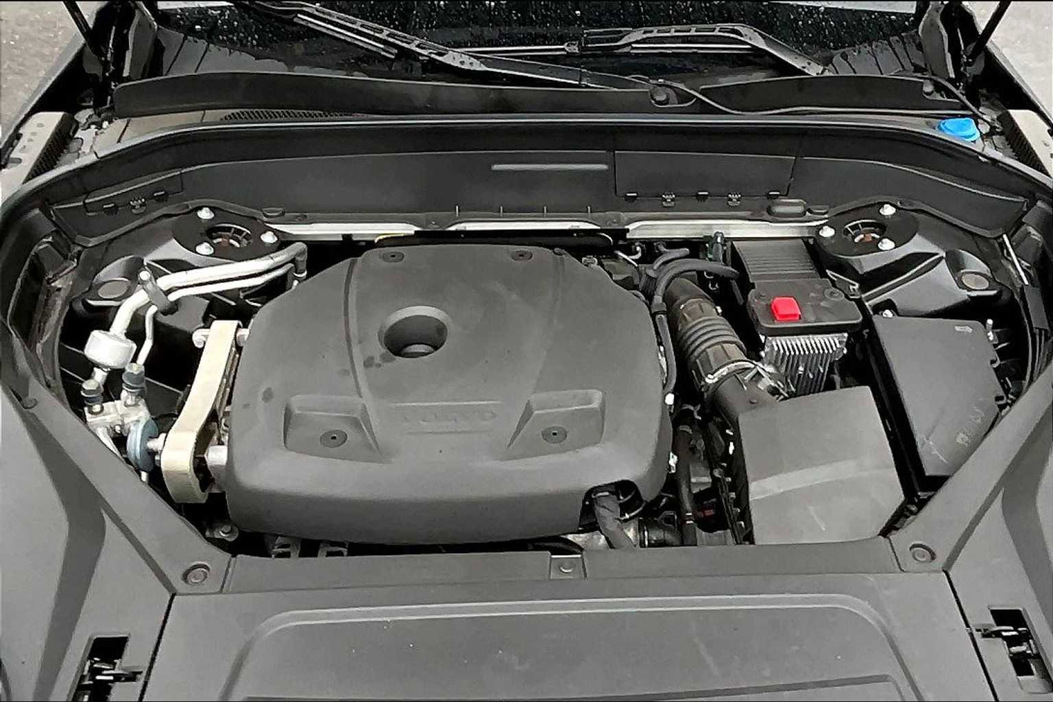 Used 2022 Volvo XC90 T6 Momentum w/ Climate Package image 9