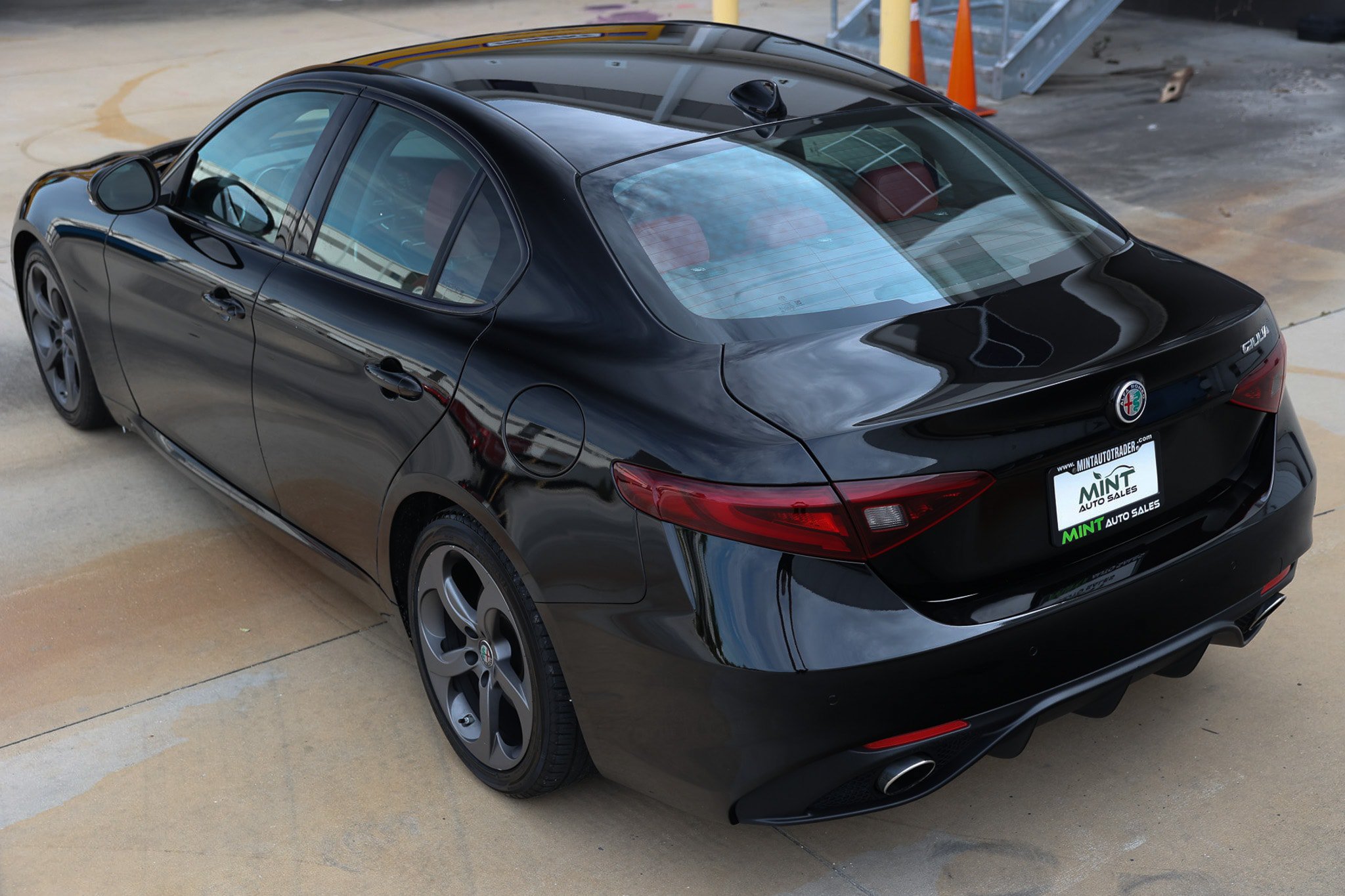 Used 2019 Alfa Romeo Giulia w/ Quick Order Package 22K Sport RWD image 8