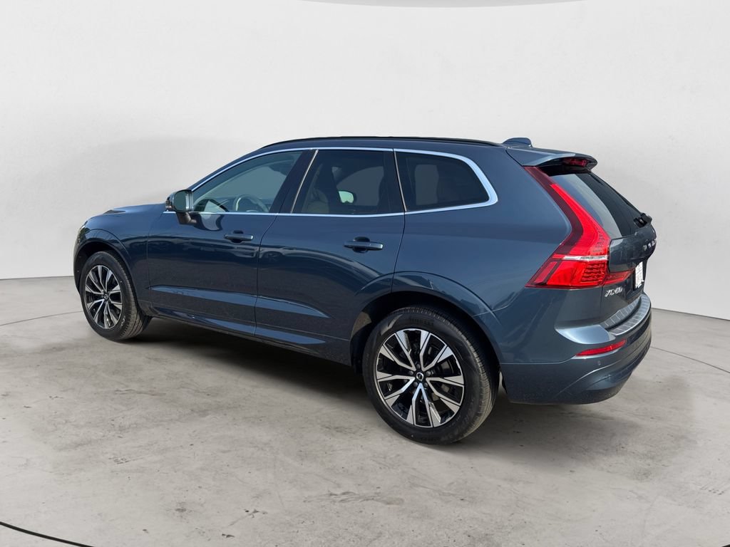 Certified 2023 Volvo XC60 B5 Core w/ Climate Package AWD/4WD image 4