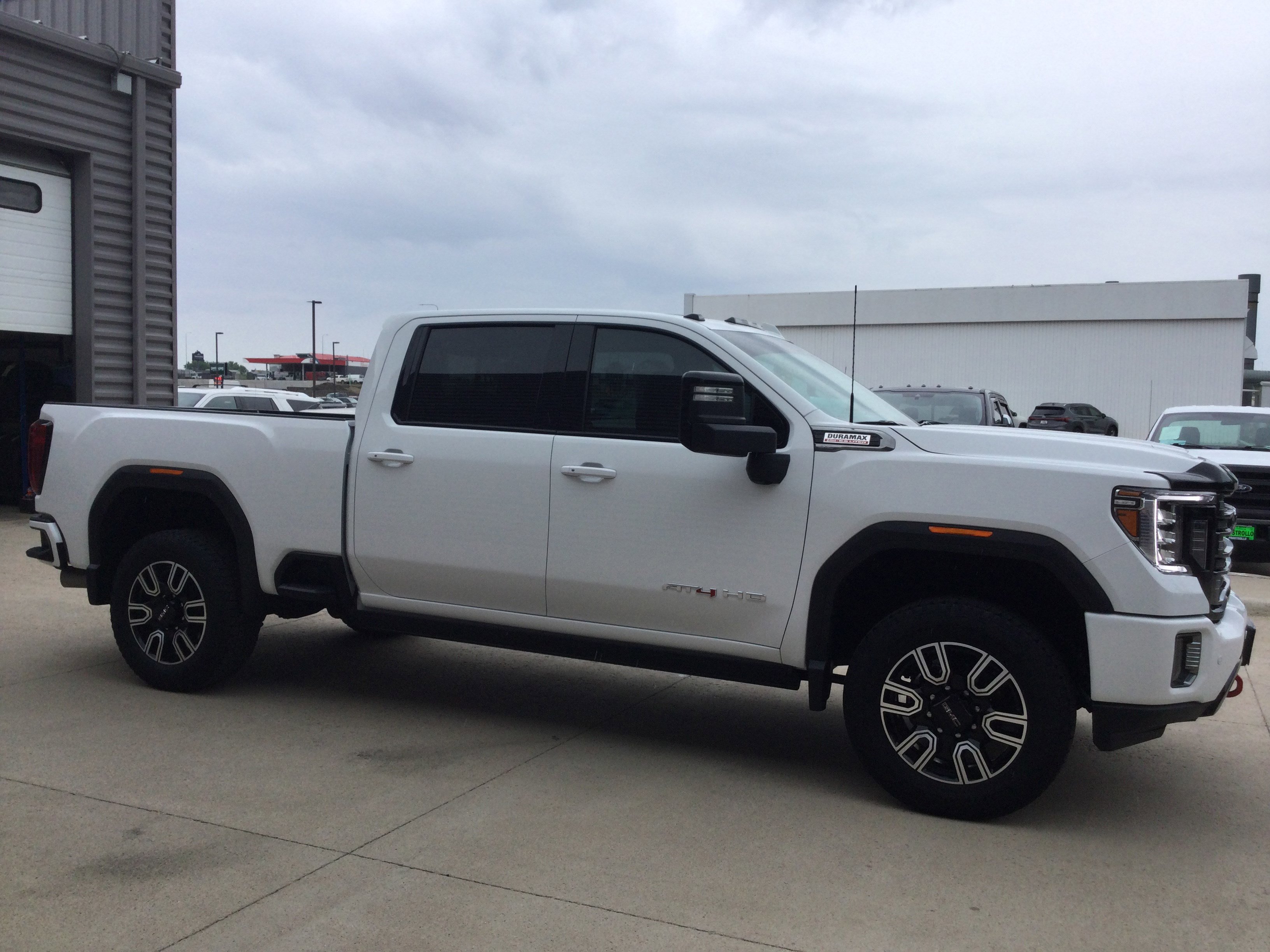 Used 2021 GMC Sierra 2500 AT4 w/ AT4 Premium Plus Package AWD/4WD image 4