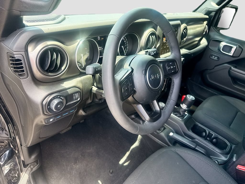 Used 2023 Jeep Wrangler Unlimited w/ Sun & Screen Package AWD/4WD image 10