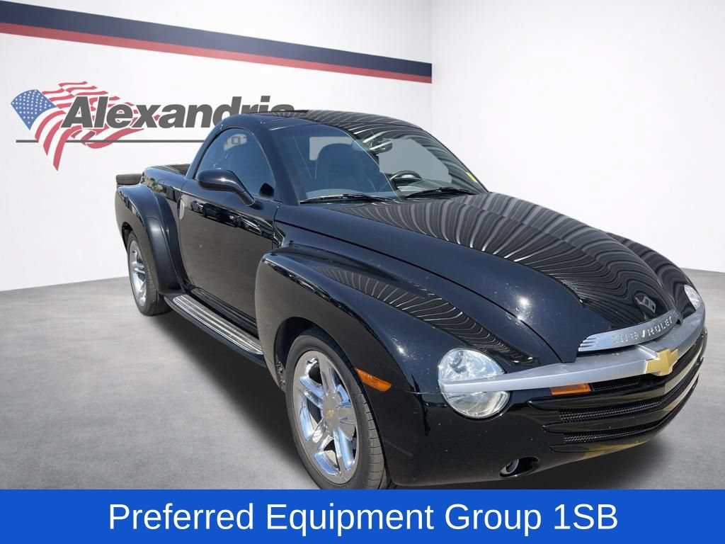 Used 2005 Chevrolet SSR w/ Preferred Equipment Group RWD image 3