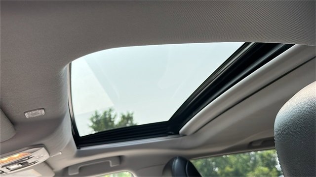 Used 2023 Toyota Highlander Limited image 12