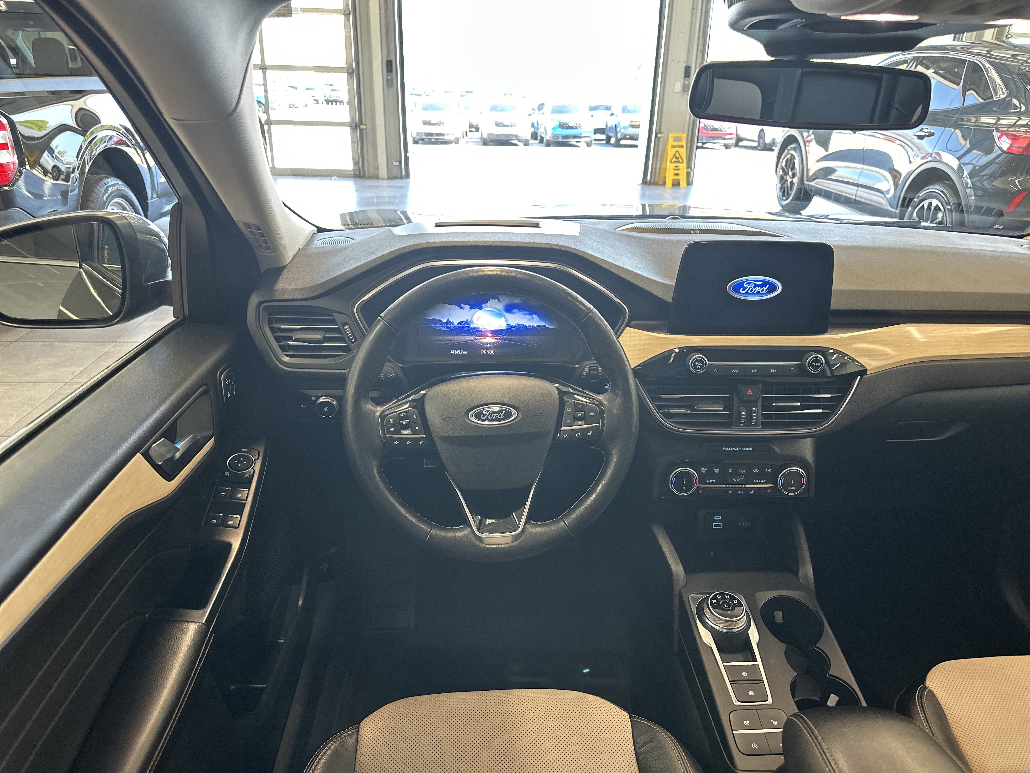 Used 2022 Ford Escape Titanium w/ Titanium Elite Package image 2