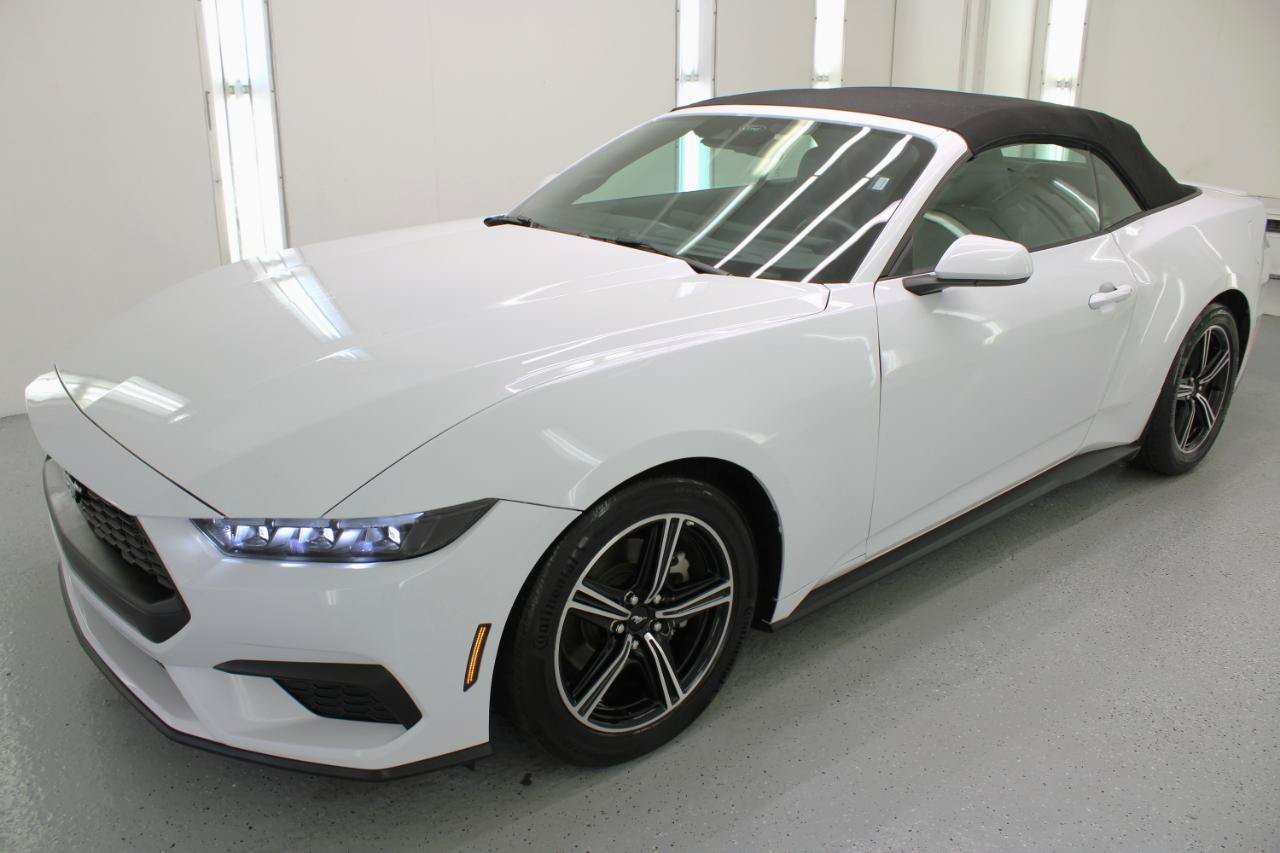 Used 2025 Ford Mustang Premium RWD image 28