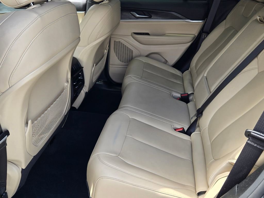Used 2023 Jeep Grand Cherokee Limited RWD image 12