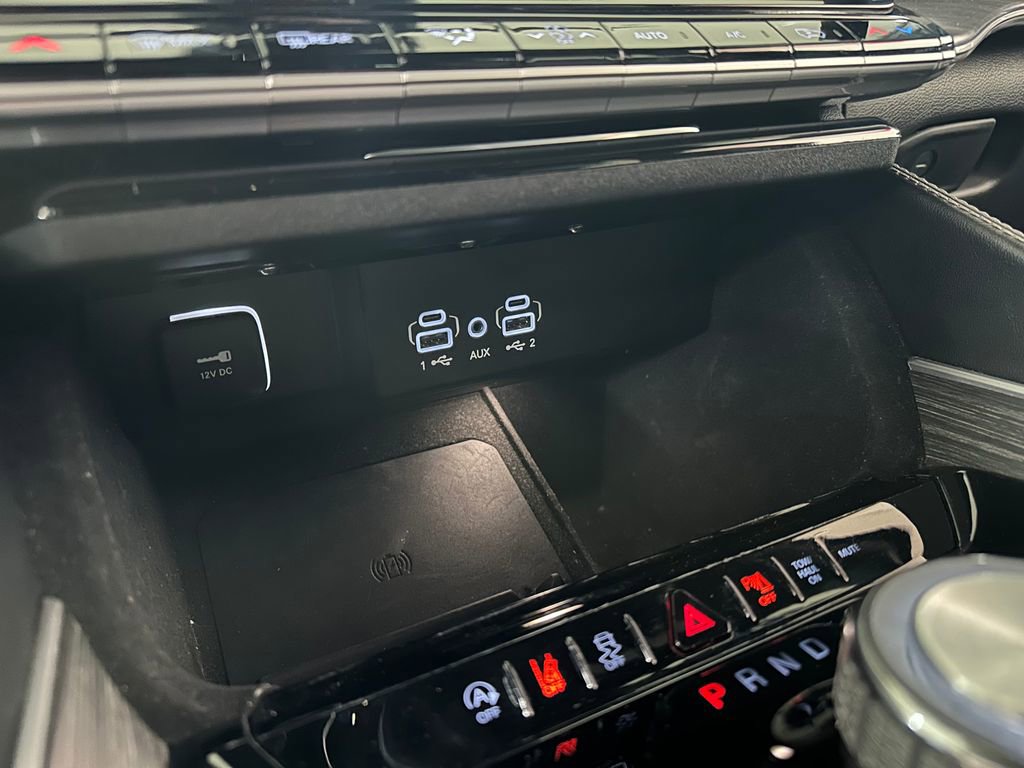 Certified 2024 Jeep Wagoneer Series II w/ Flexible Seating Group AWD/4WD image 29