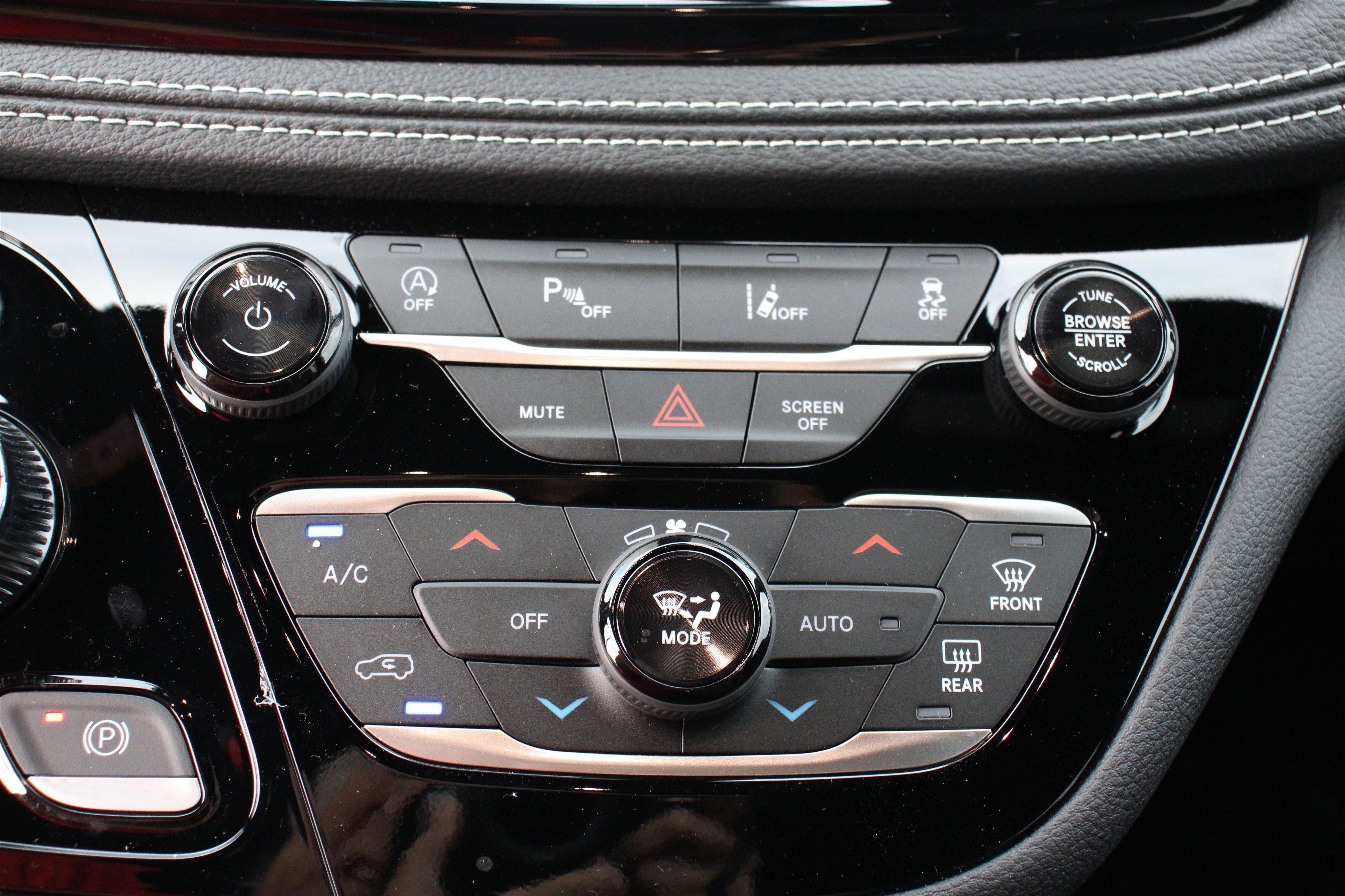 New 2026 Chrysler Pacifica Select AWD/4WD image 19