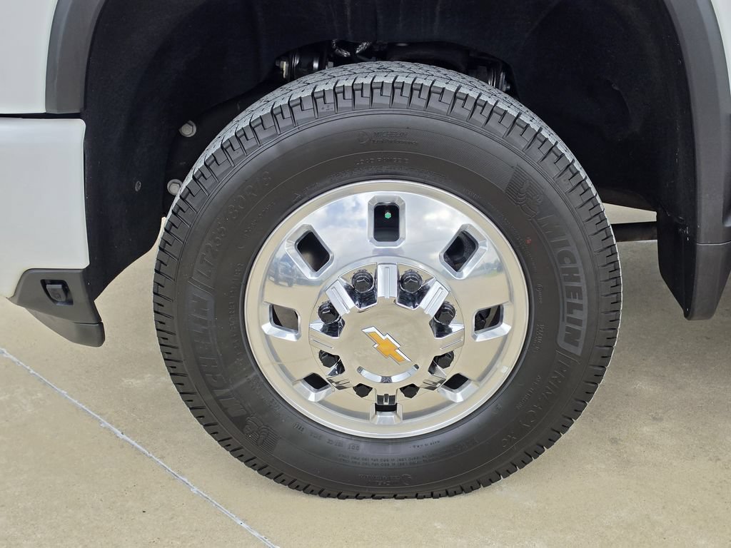 Used 2024 Chevrolet Silverado 3500 High Country w/ Technology Package AWD/4WD image 35
