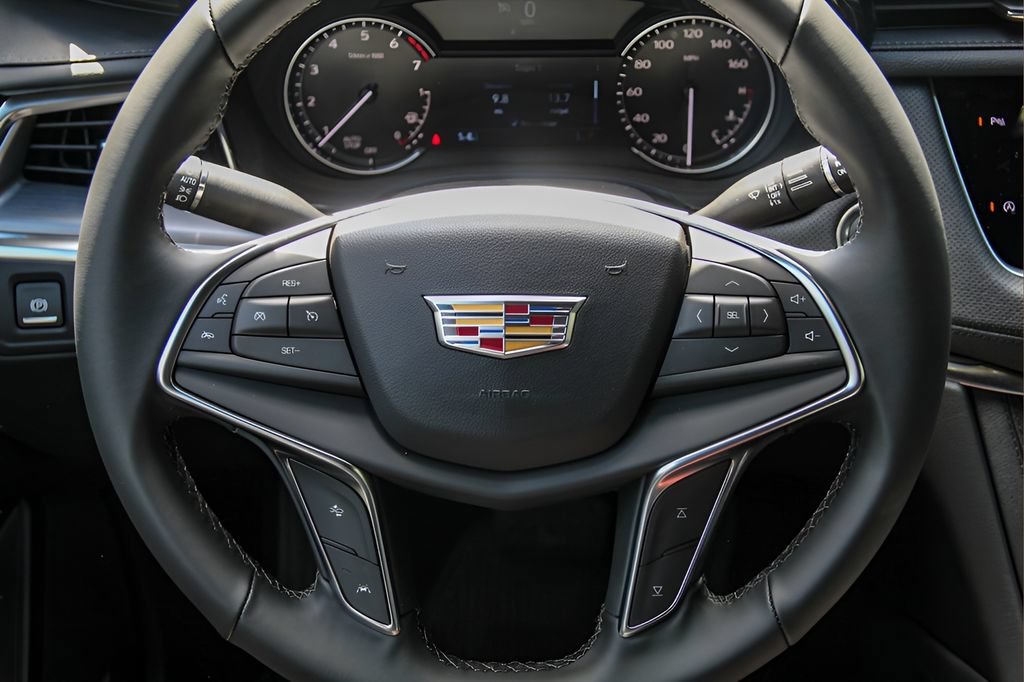 Certified 2025 Cadillac XT5 Luxury FWD image 18