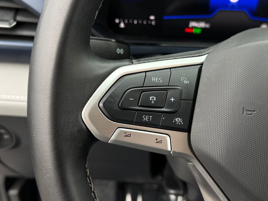 Used 2024 Volkswagen Taos SE image 35