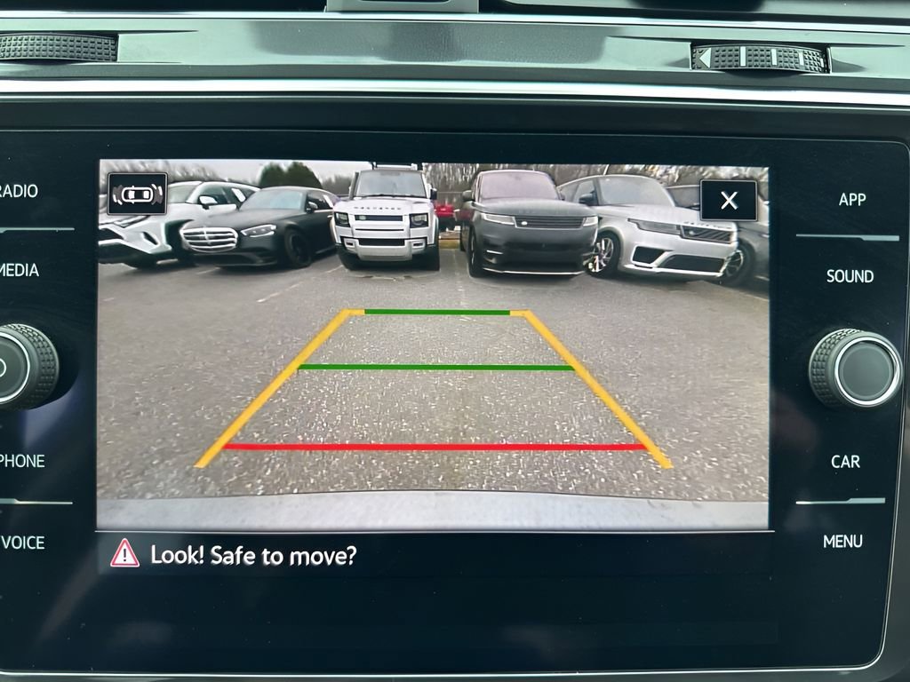 Used 2021 Volkswagen Tiguan SE image 19