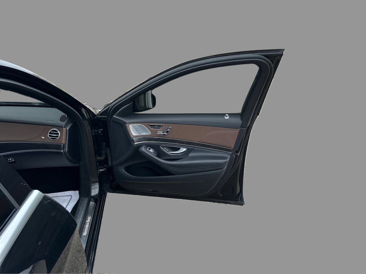 Used 2017 Mercedes-Benz S 550 4MATIC Sedan image 32
