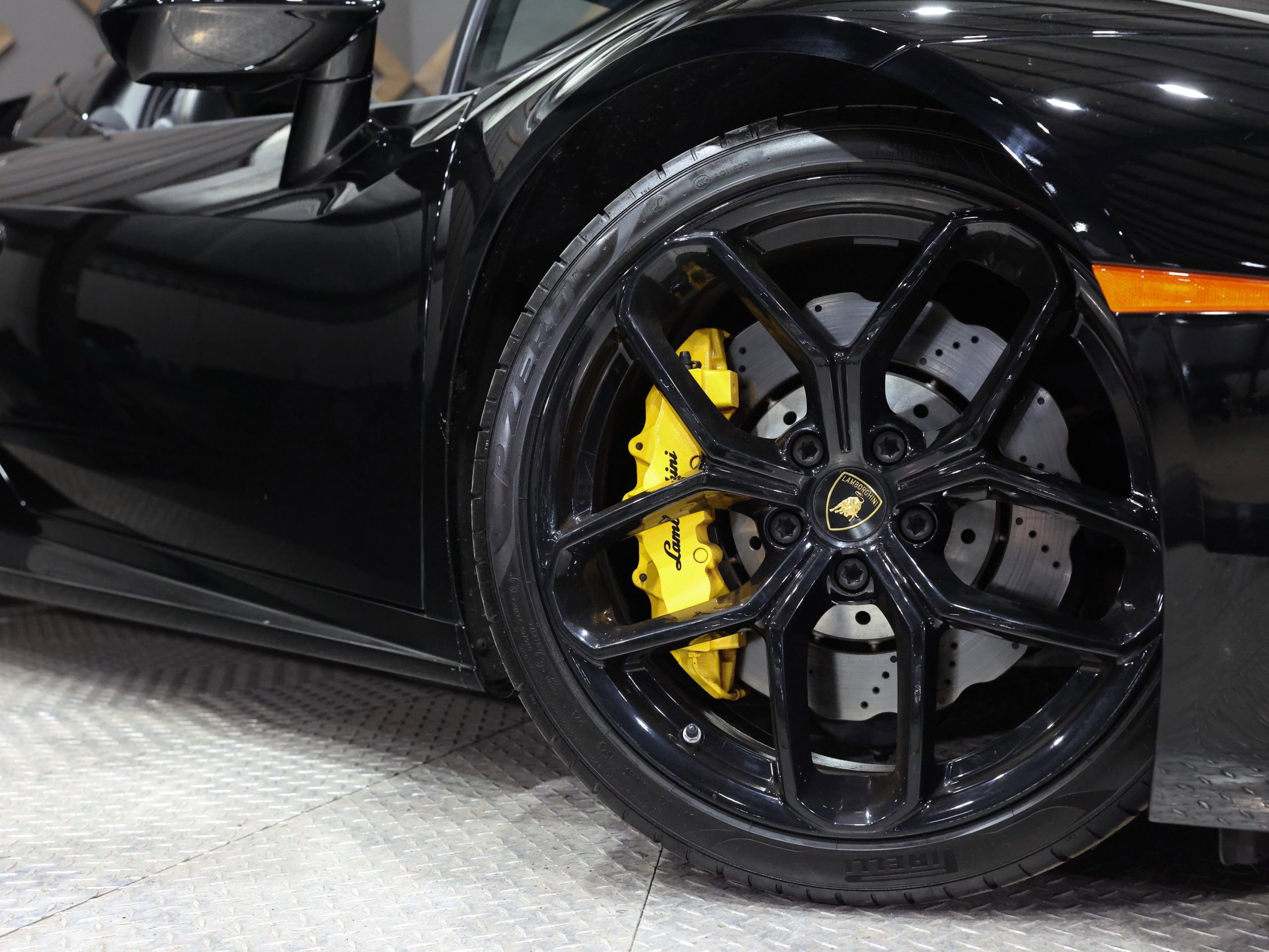 Used 2018 Lamborghini Huracan LP 580-2 RWD image 6