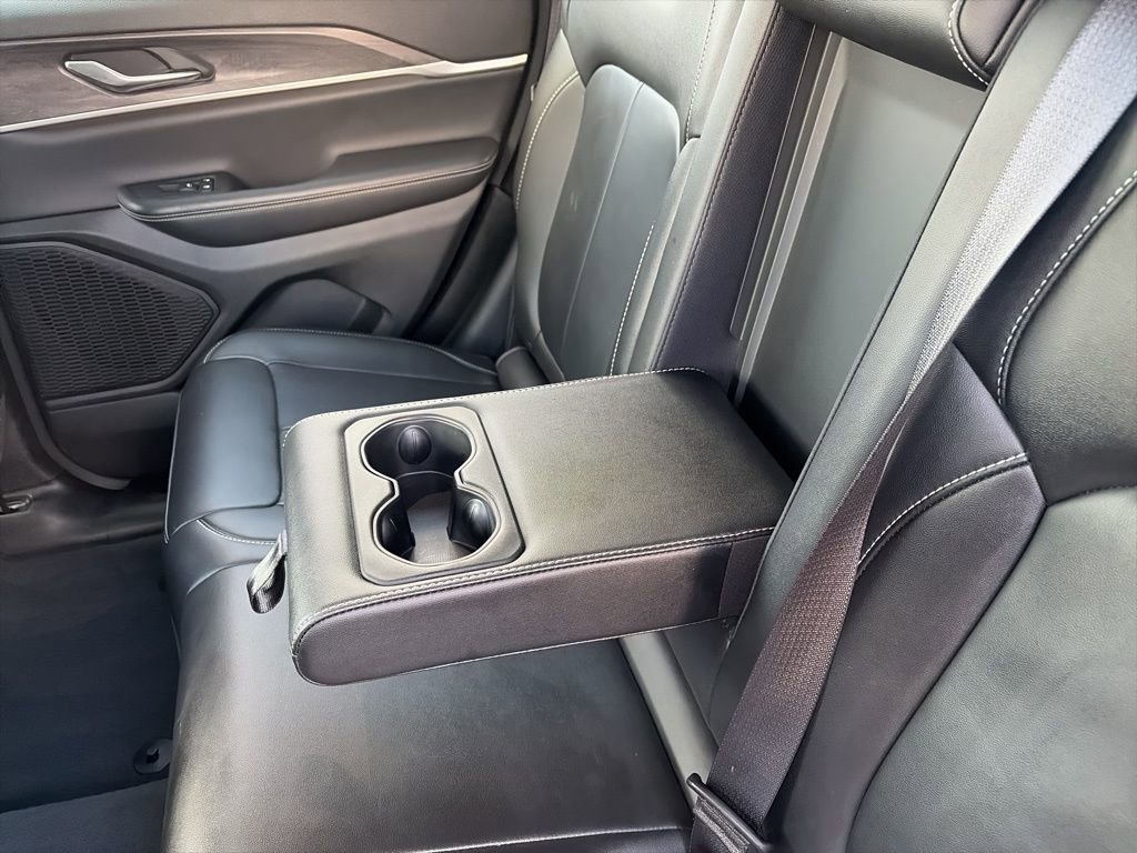 Used 2023 Jeep Grand Cherokee Limited image 46