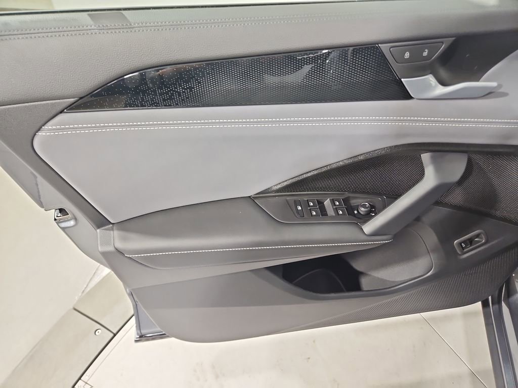 New 2026 Volkswagen Tiguan SE R-Line image 10