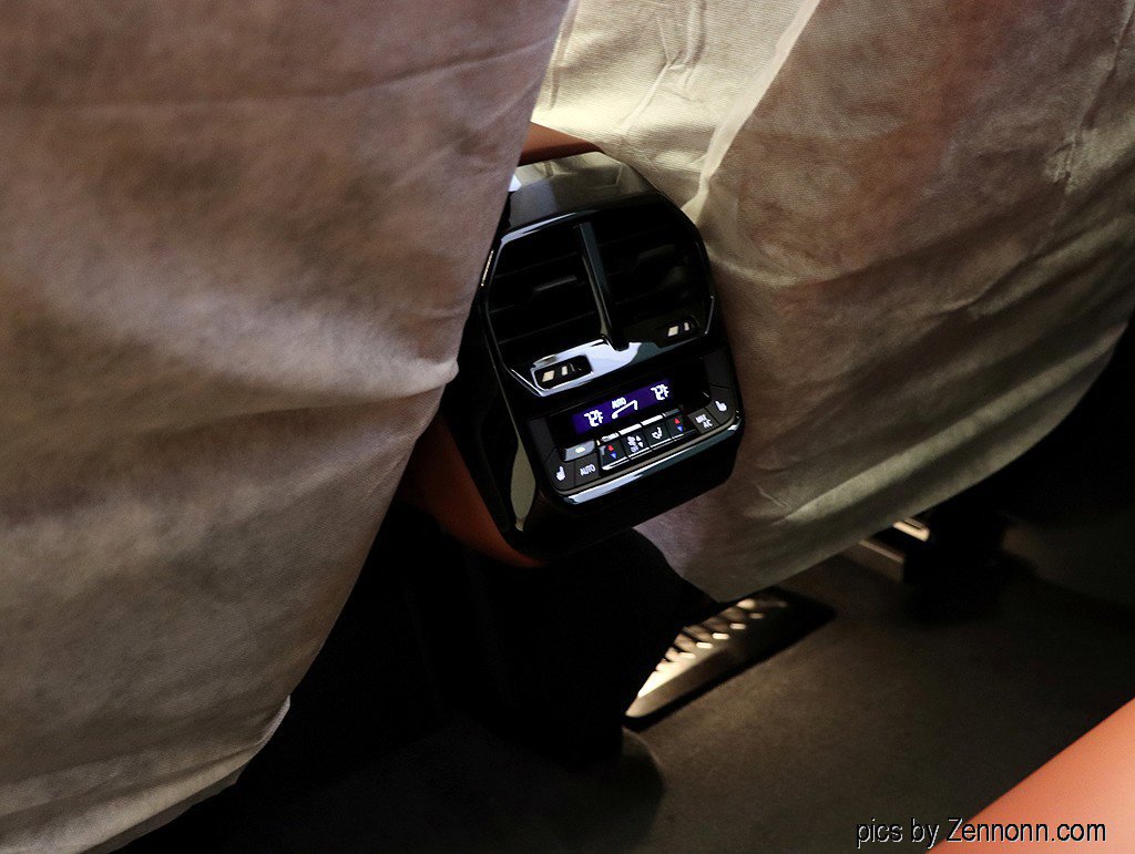 Used 2026 BMW iX xDrive45 image 26