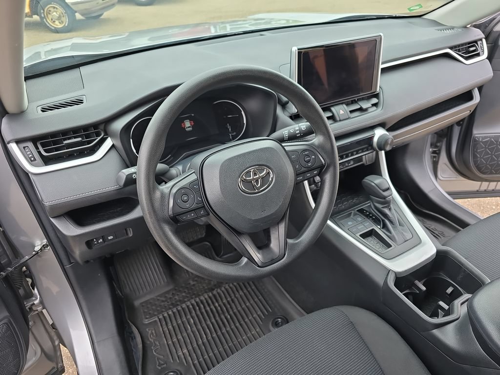 Used 2023 Toyota RAV4 LE FWD image 16