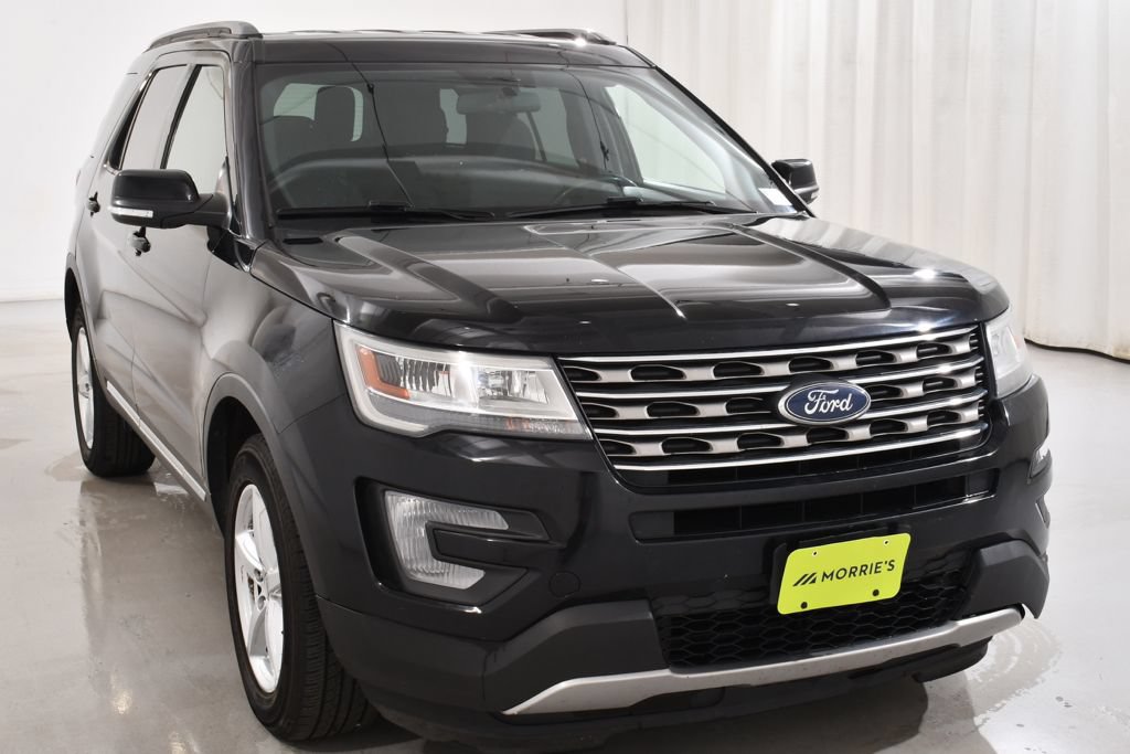 Used 2017 Ford Explorer XLT AWD/4WD image 4