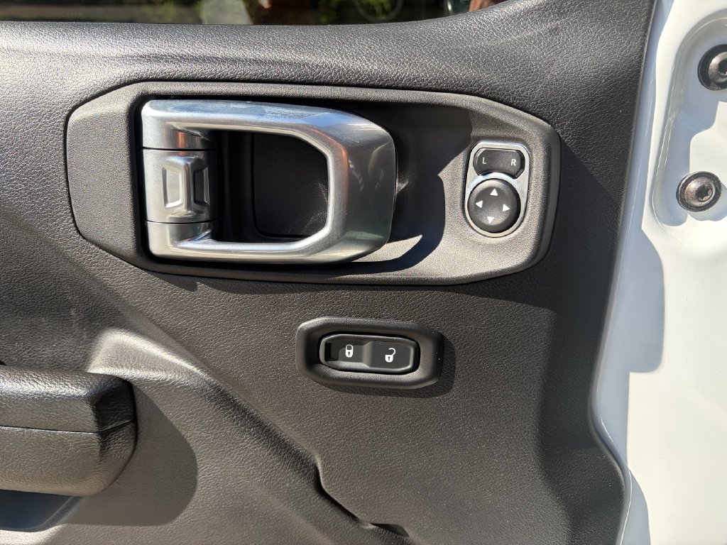 Used 2023 Jeep Gladiator Rubicon w/ LED Lighting Group AWD/4WD image 19