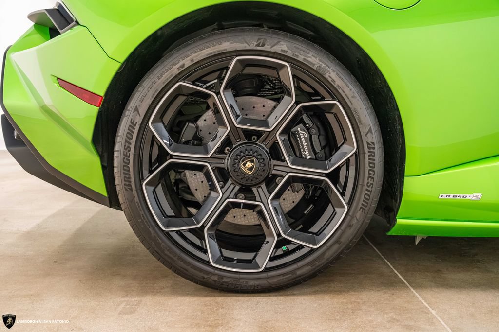 Used 2024 Lamborghini Huracan Tecnica RWD image 8