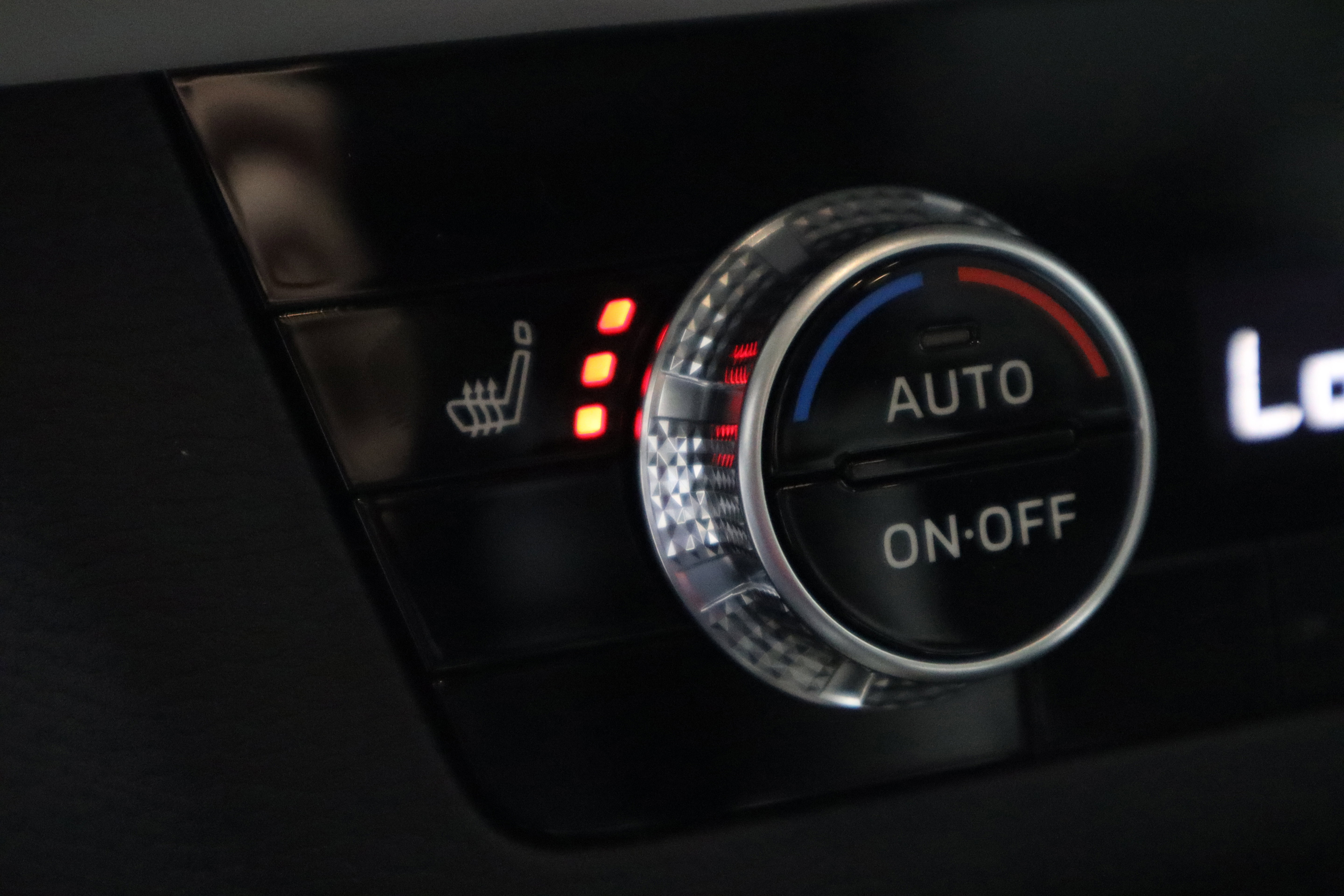 New 2025 Mitsubishi Outlander SE image 27