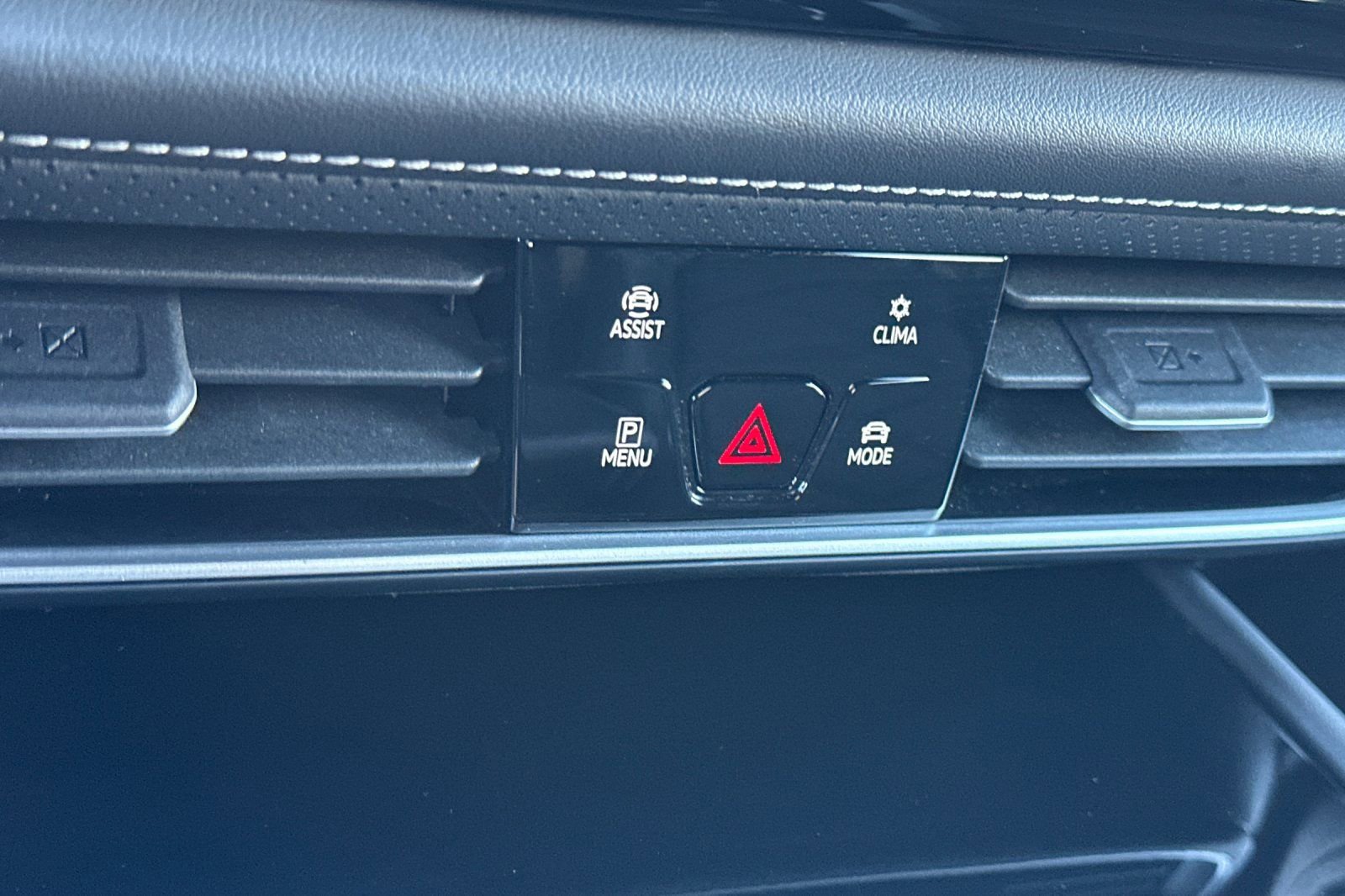 Used 2025 Volkswagen Atlas Cross Sport SE image 22