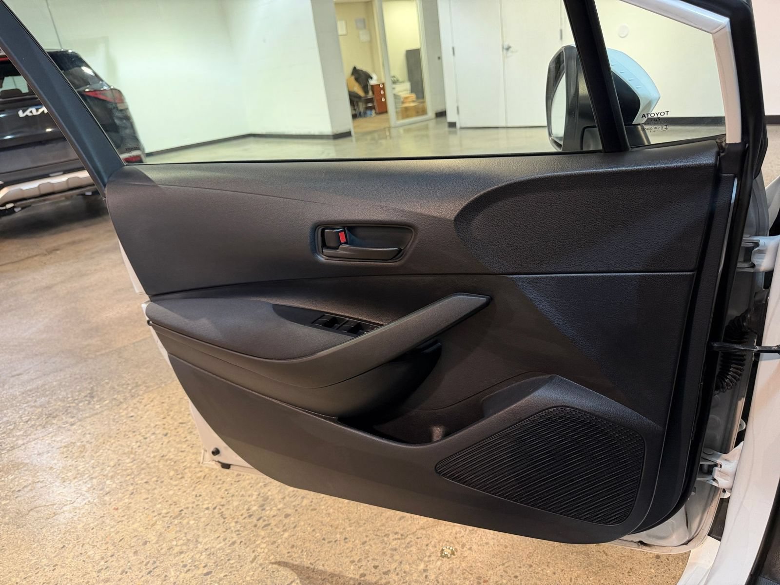 Used 2025 Toyota Corolla LE FWD image 18