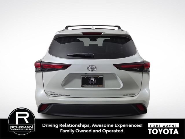 Used 2024 Toyota Highlander XLE AWD/4WD image 8