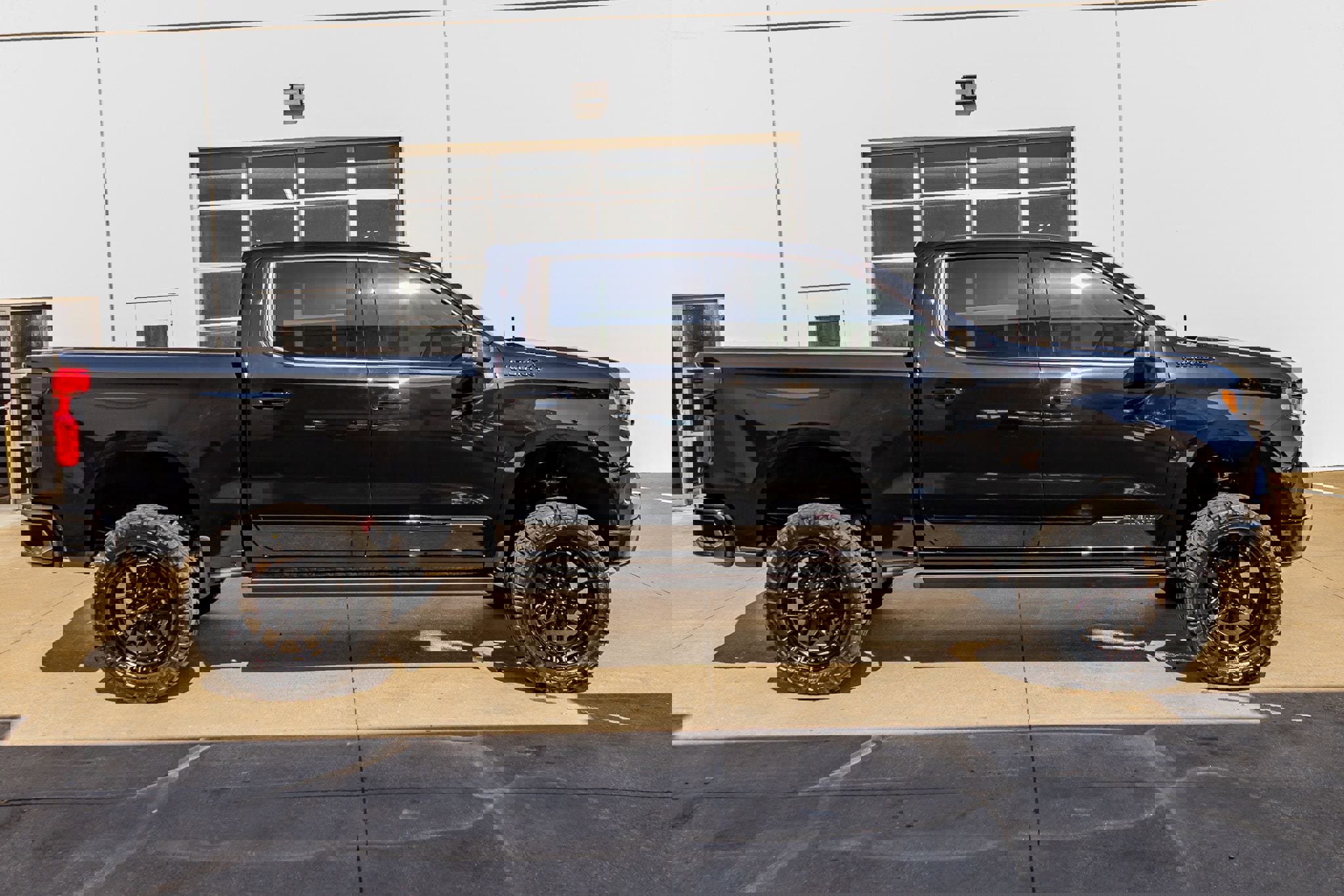 Used 2026 Chevrolet Silverado 1500 High Country w/ Midnight Edition image 11