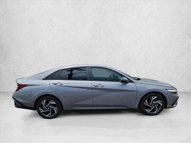 Used 2025 Hyundai Elantra Sport FWD image 4