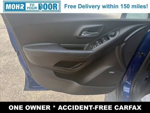 Used 2017 Chevrolet Trax LT w/ Sun & Sound Package FWD image 10