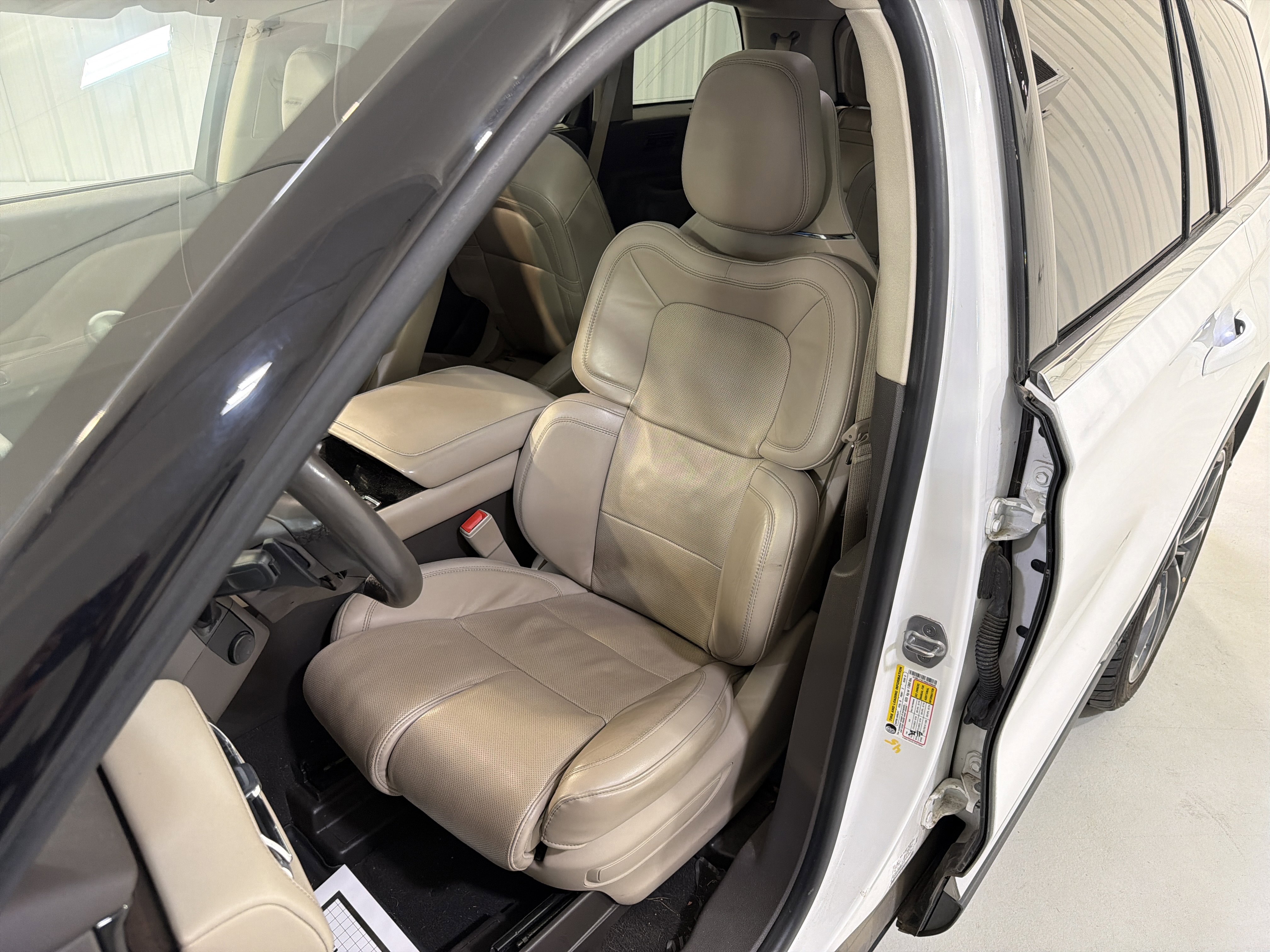 Used 2022 Lincoln Aviator Reserve w/ Equipment Group 201A image 11