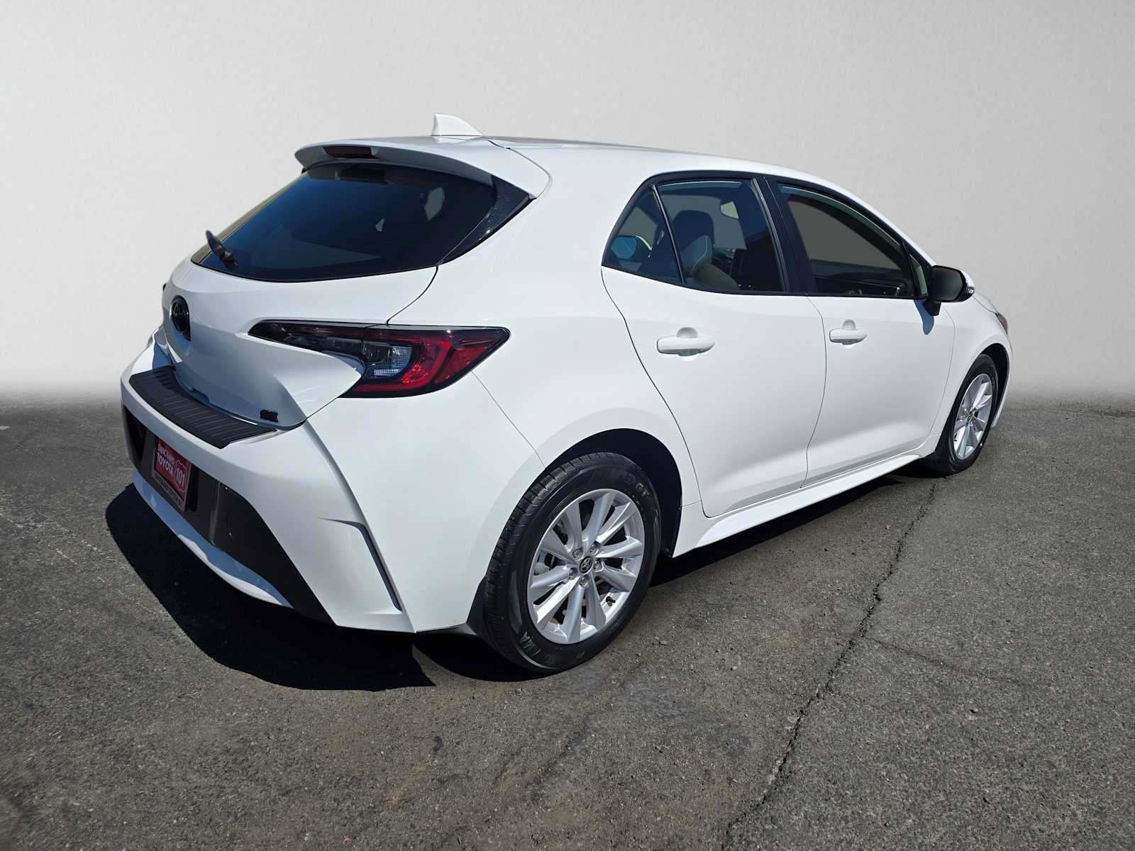 Used 2025 Toyota Corolla SE FWD image 3