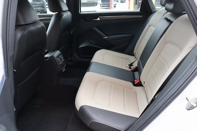 Used 2021 Volkswagen Passat 2.0T R-Line image 35