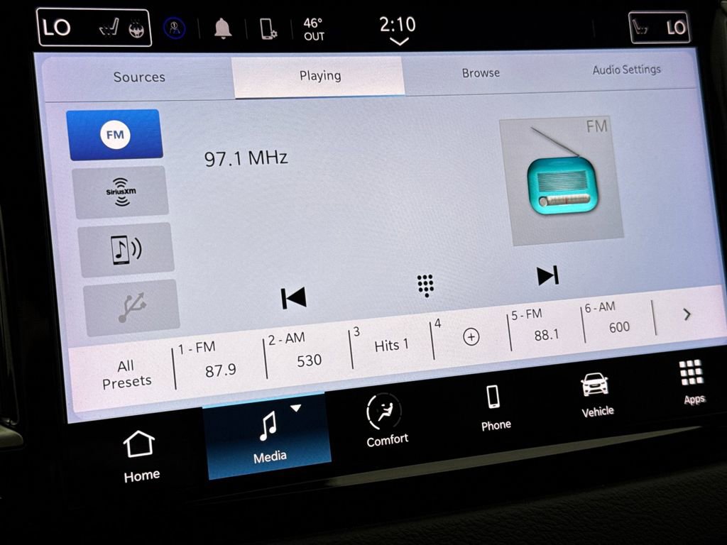 Used 2023 Chrysler Pacifica Touring-L image 18