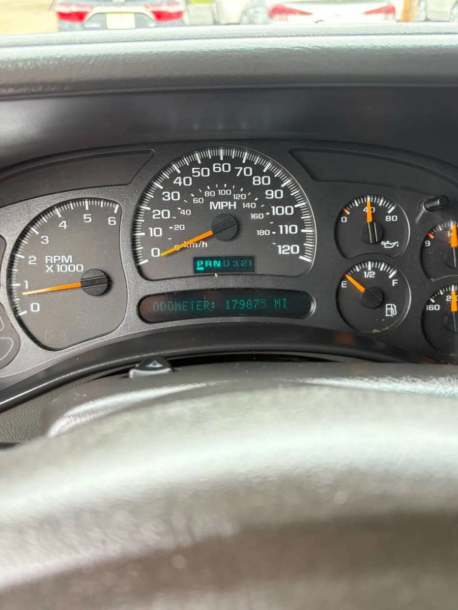 Used 2004 Chevrolet Avalanche image 11