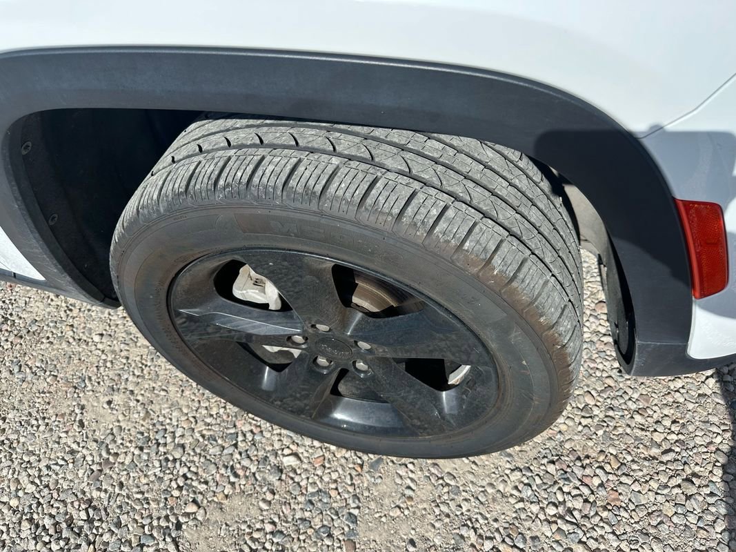 Used 2023 Jeep Grand Cherokee Limited w/ Black Appearance Package image 47