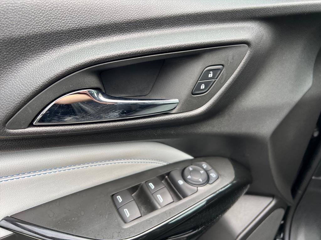 Used 2025 Chevrolet Trax LT FWD image 14