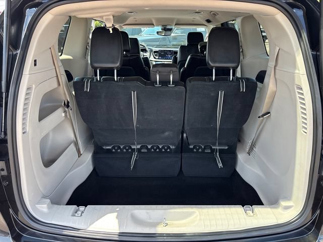 Used 2023 Chrysler Pacifica Touring-L FWD image 32