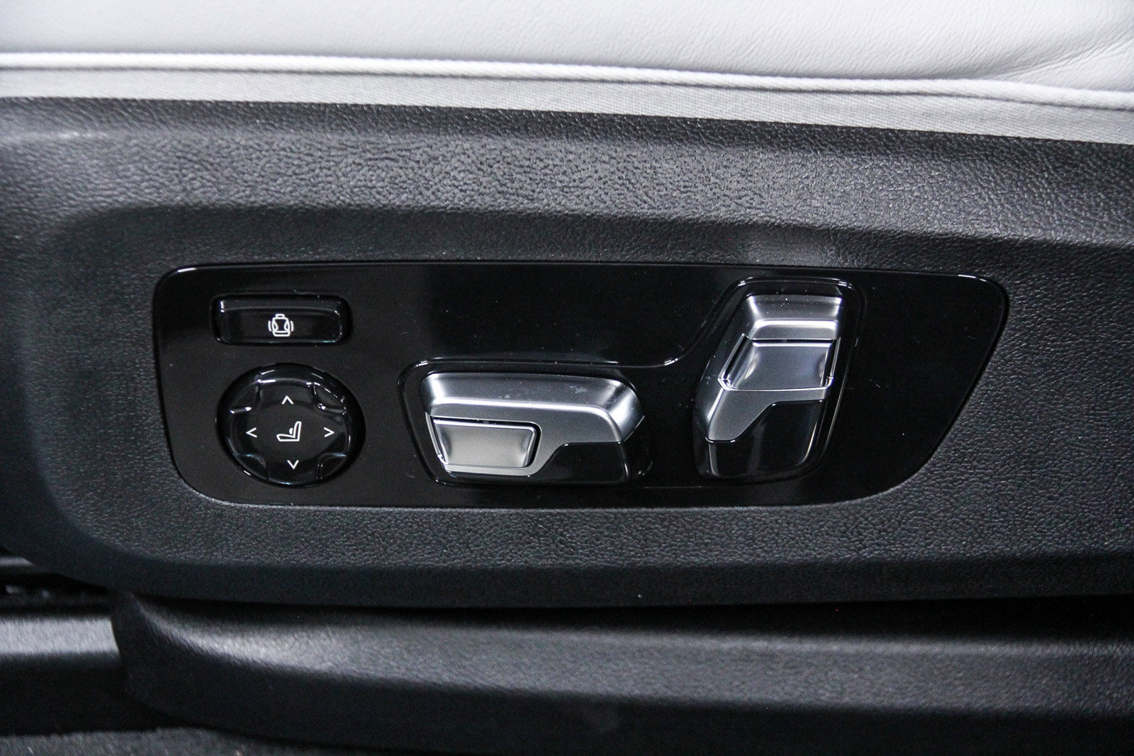 New 2026 BMW XM Label Red image 21