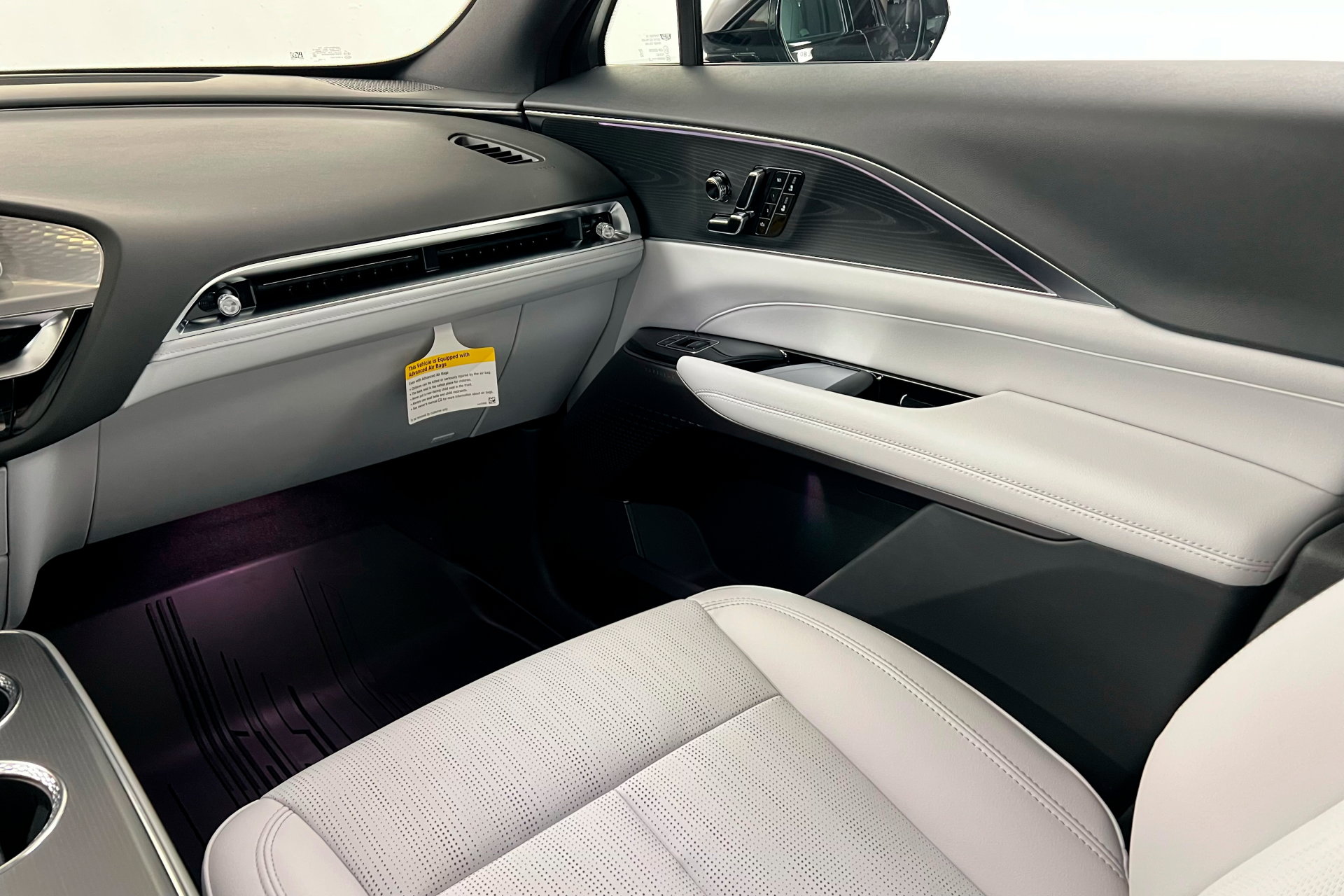 New 2025 Cadillac Lyriq Sport w/ LPO, Floor Liner Package AWD/4WD image 11