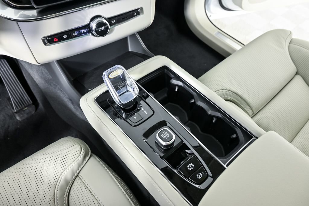 New 2026 Volvo XC90 T8 Ultra w/ Protection Package Premier image 17