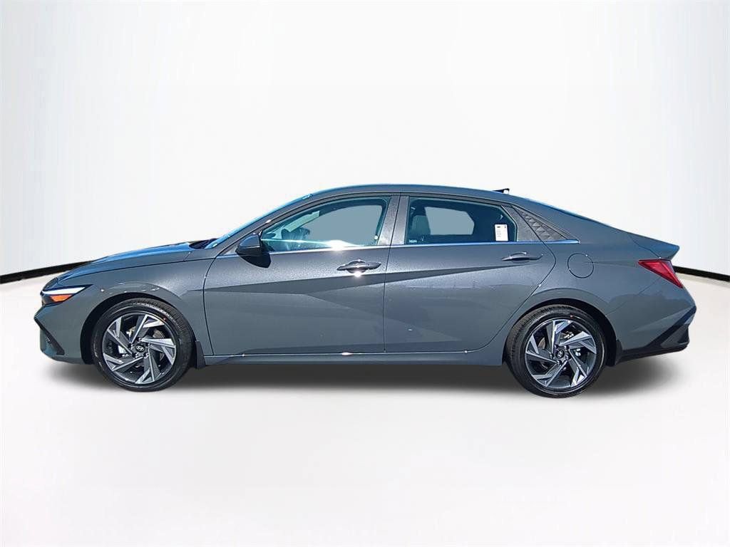 New 2026 Hyundai Elantra Limited FWD image 8