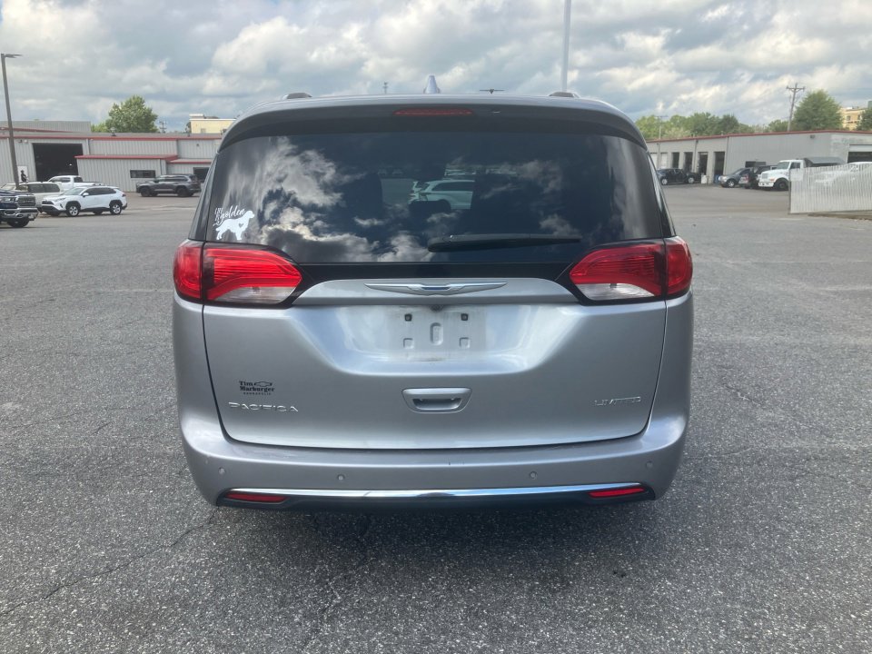 Used 2017 Chrysler Pacifica Limited image 16