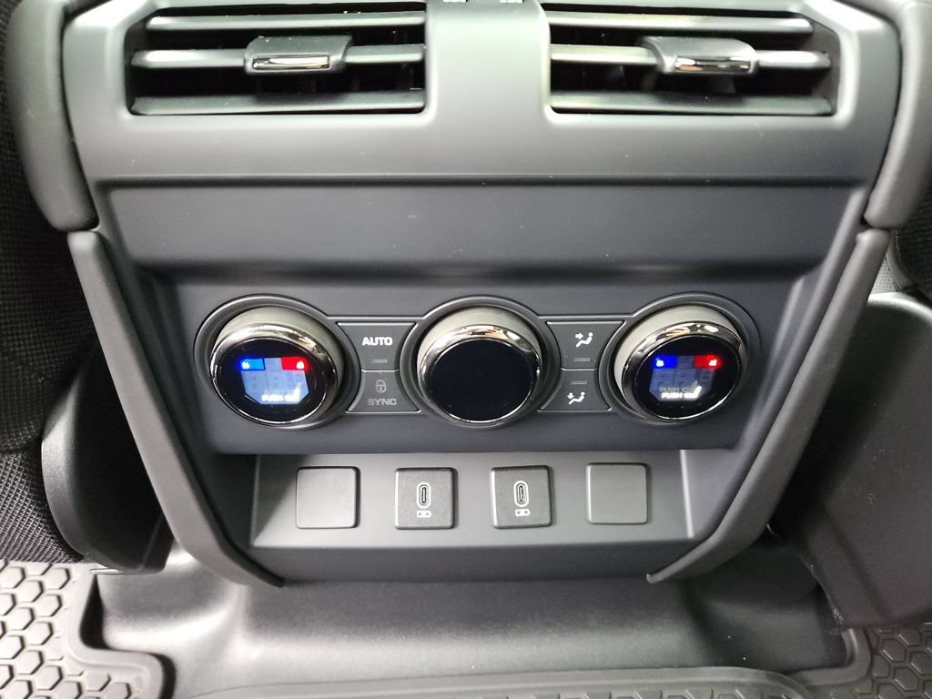 New 2026 Land Rover Defender 110 OCTA AWD/4WD image 24