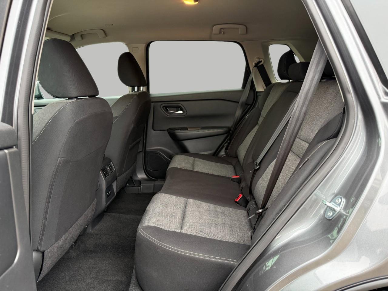 Used 2024 Nissan Rogue SV image 26