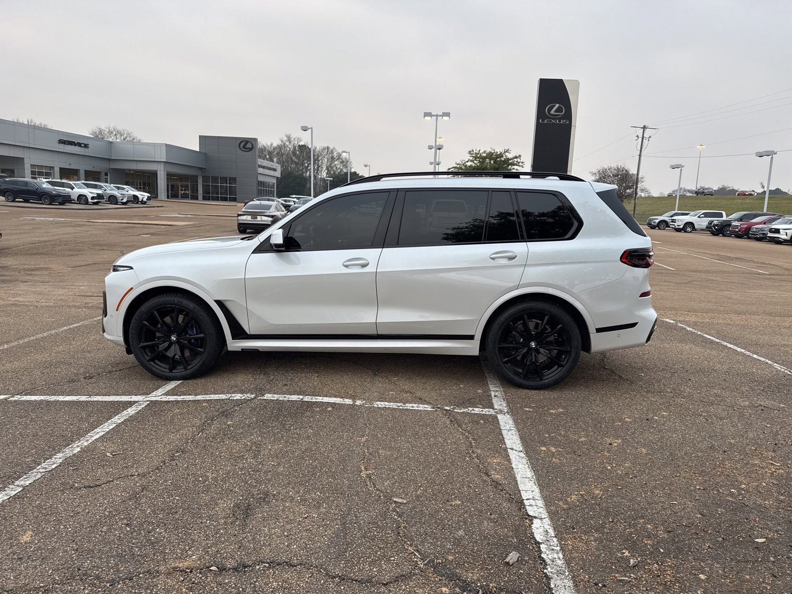Certified 2023 BMW X7 xDrive40i w/ Executive Package image 8