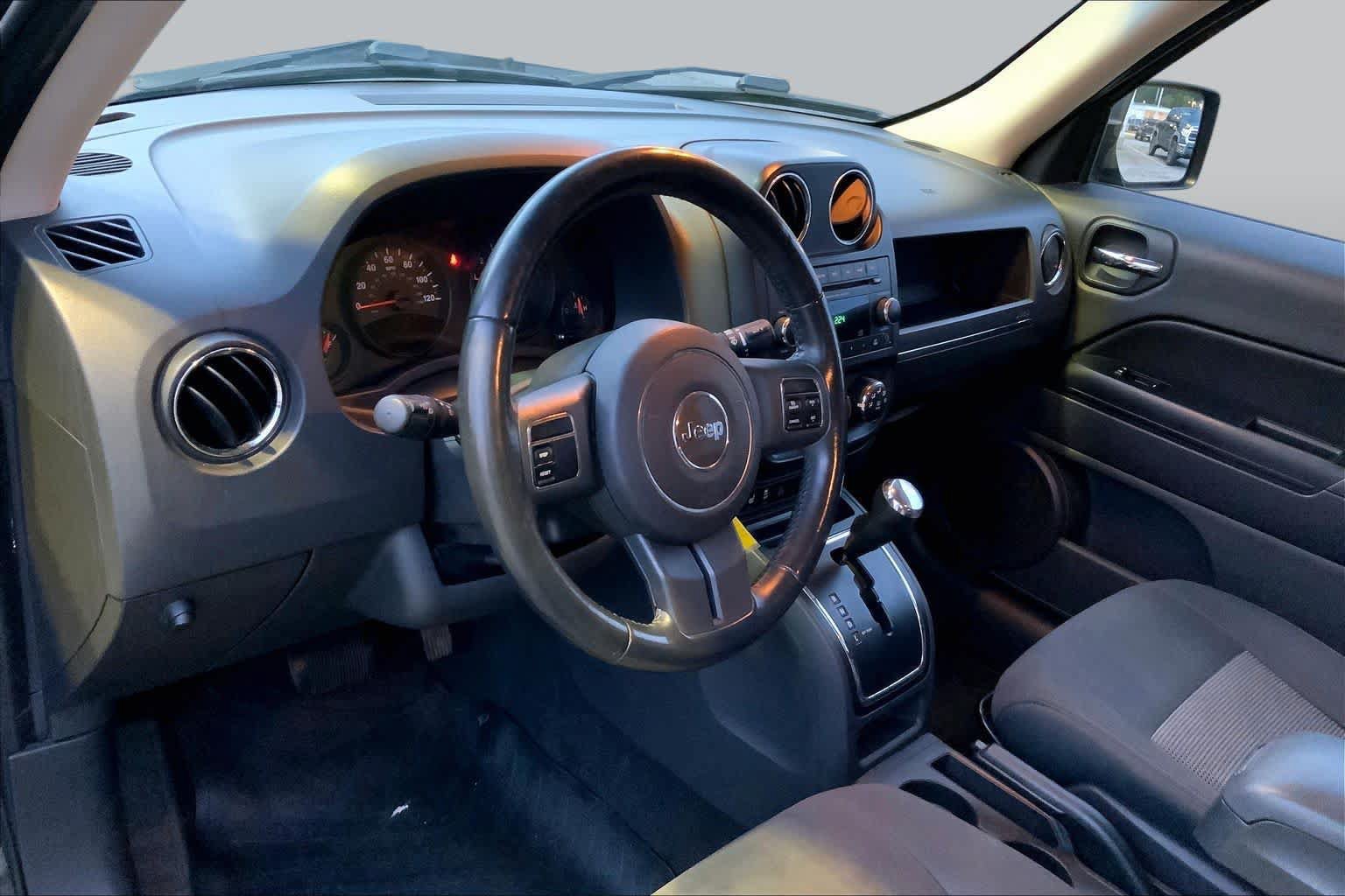 Used 2011 Jeep Patriot Latitude AWD/4WD image 16